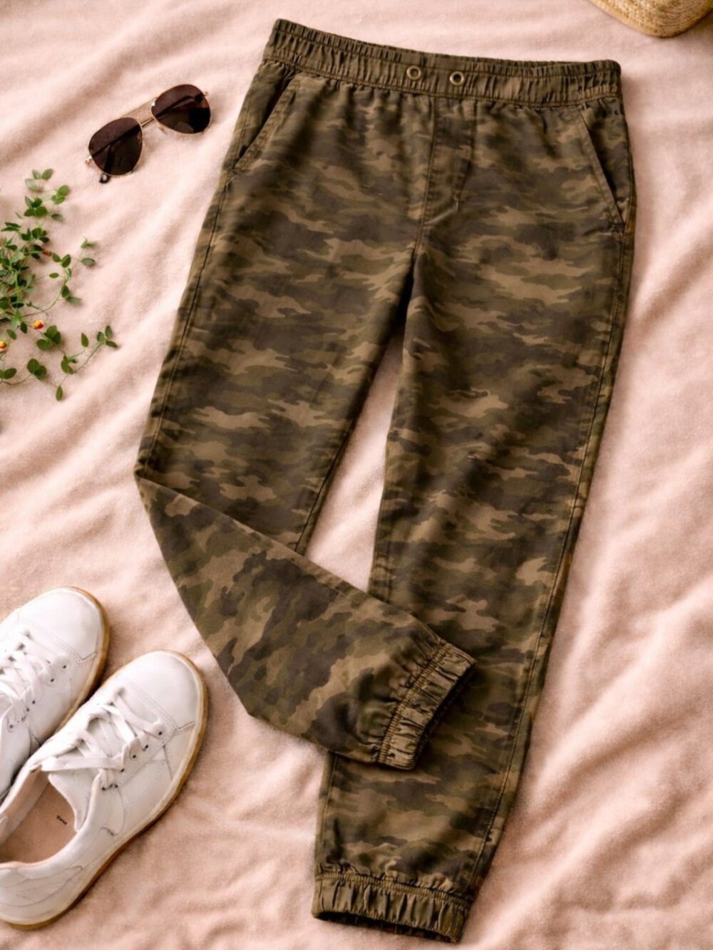 Levi’s Jet Set Camo Joggers Women’s Large Army Green Elastic Waist